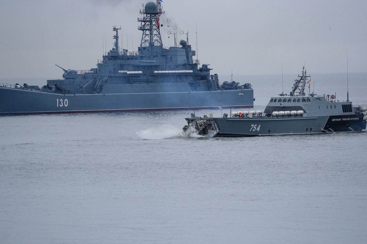 Defense Express, Russian build-up includes Black Sea fleet of tank-landing ships, Ukraine is Ready for Any Russian Invasion Scenario – Ukrainian MoD