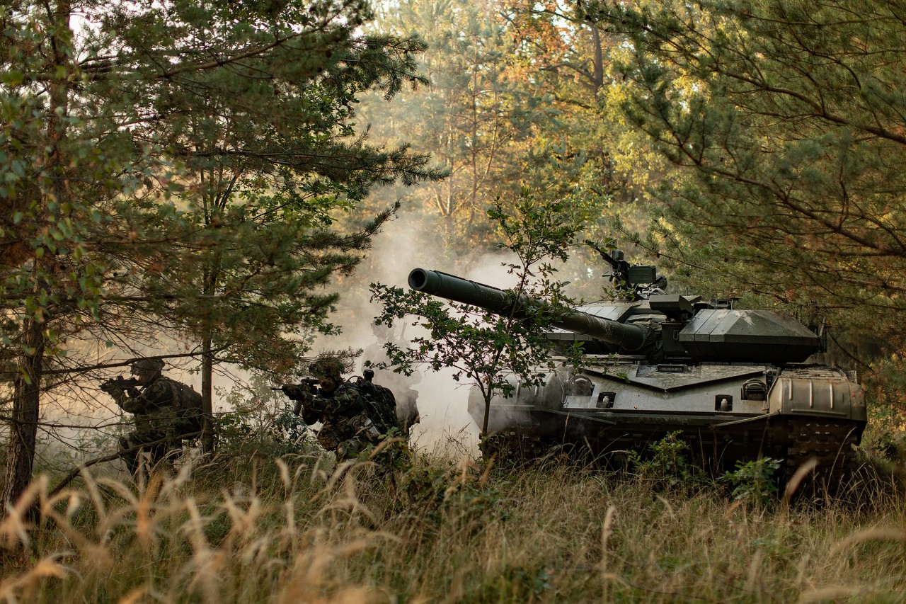 How Excalibur Army Modernizes the T-72 For Ukraine: Almost a Hundred Such Vehicles Are Expected to Be Done (Video), Defense Express, war in Ukraine, Russian-Ukrainian war