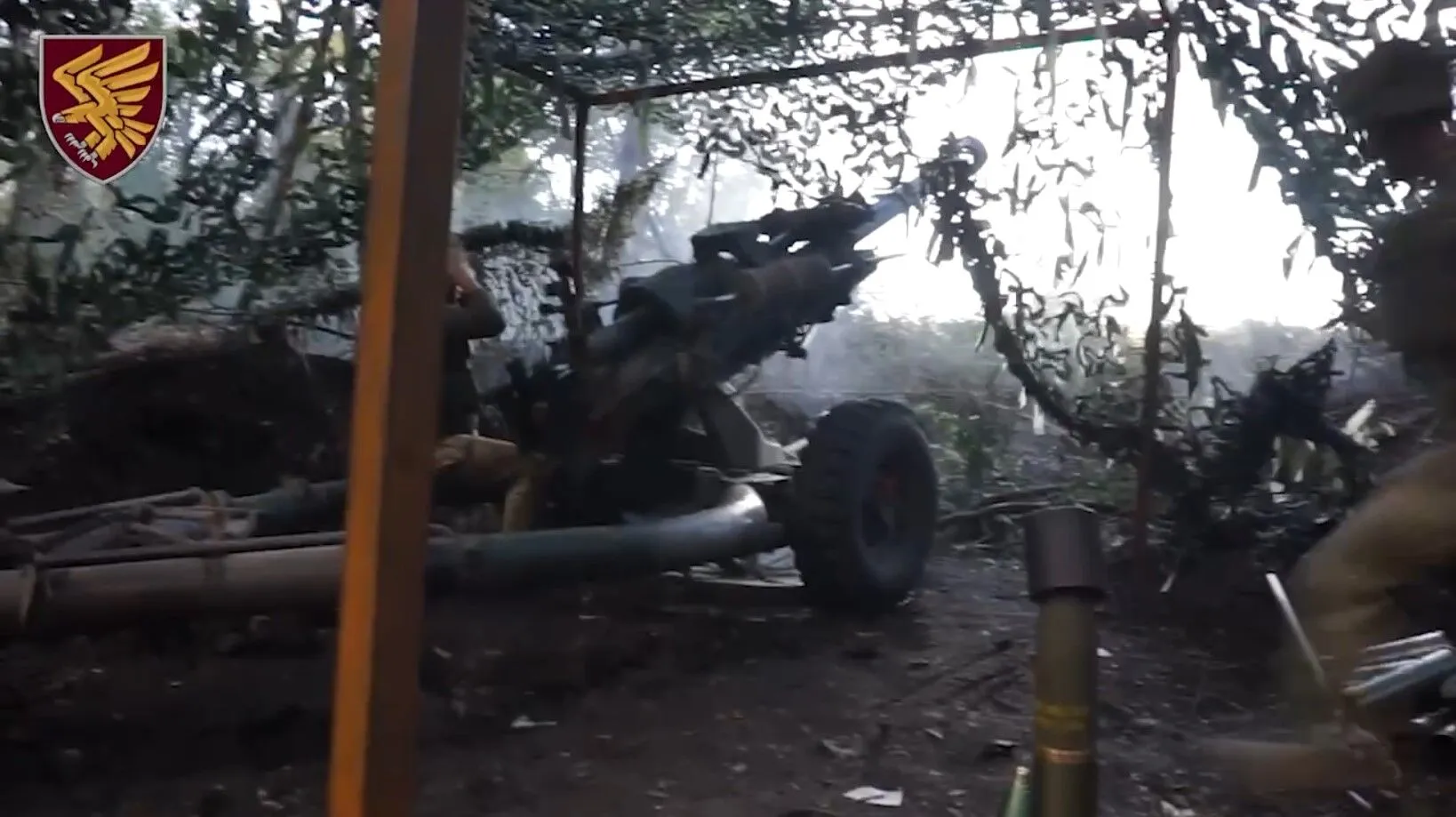 Ukrainian paratroopers successfully using artillery against enemy, The Commander Showed How Paratroopers of the 95th Air Assault Brigade Eliminate Russian Invadersб Defense Express