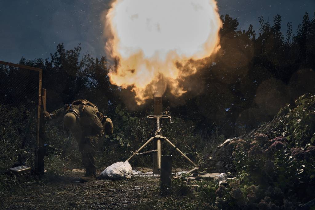 Ukrainian soldiers fire in the recently retaken city of Kupiansk, in the Kharkiv region, Ukraine, Friday, Sept. 23, 2022. - Photo - Kostiantyn Liberov/AP