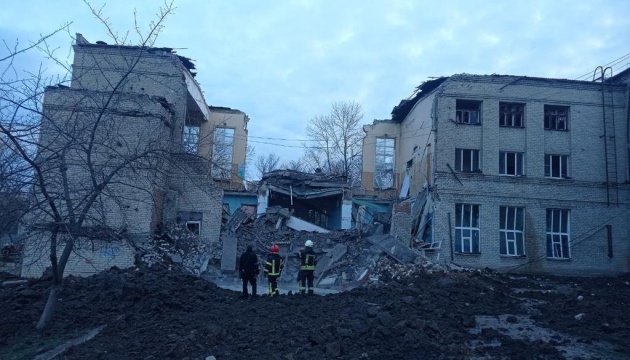 The Donetsk Regional Prosecutor's Office: Russian troops launched a missile strike on Kramatorsk at night, destroying secondary school No.15, Defense Express
