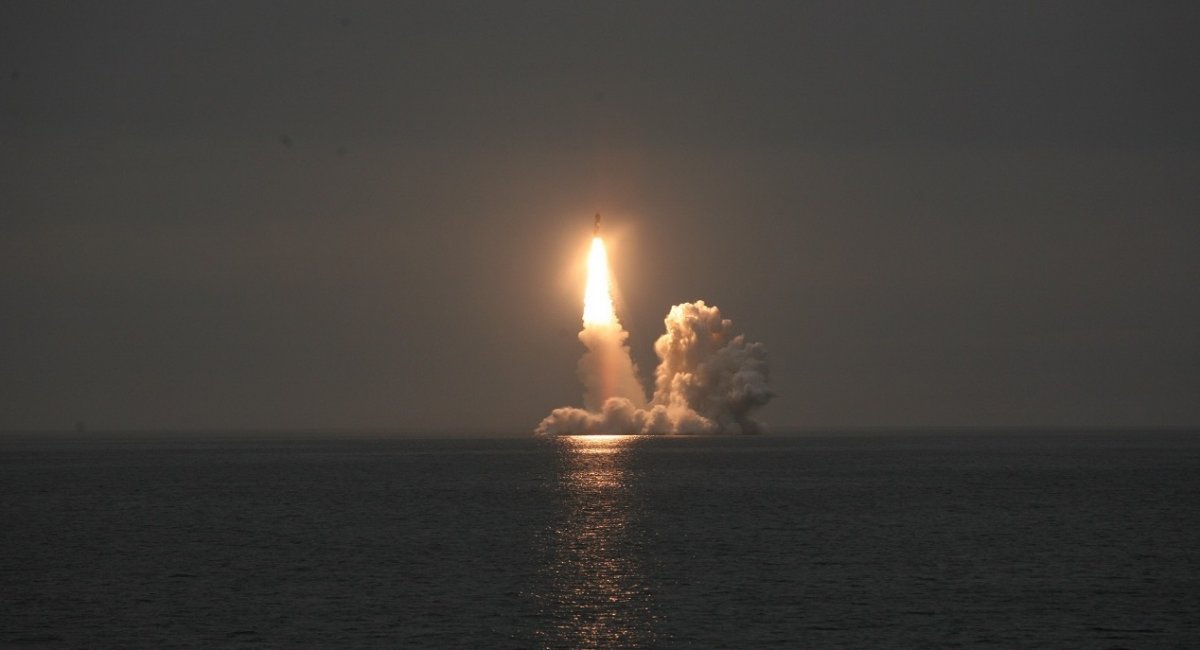 The launch of the R-30 Bulava ICBM from the K-552 nuclear submarine cruiser of the russian Navy in October 2021, What to Consider When Moscow Starts Another Nuclear Blackmail, Defense Express