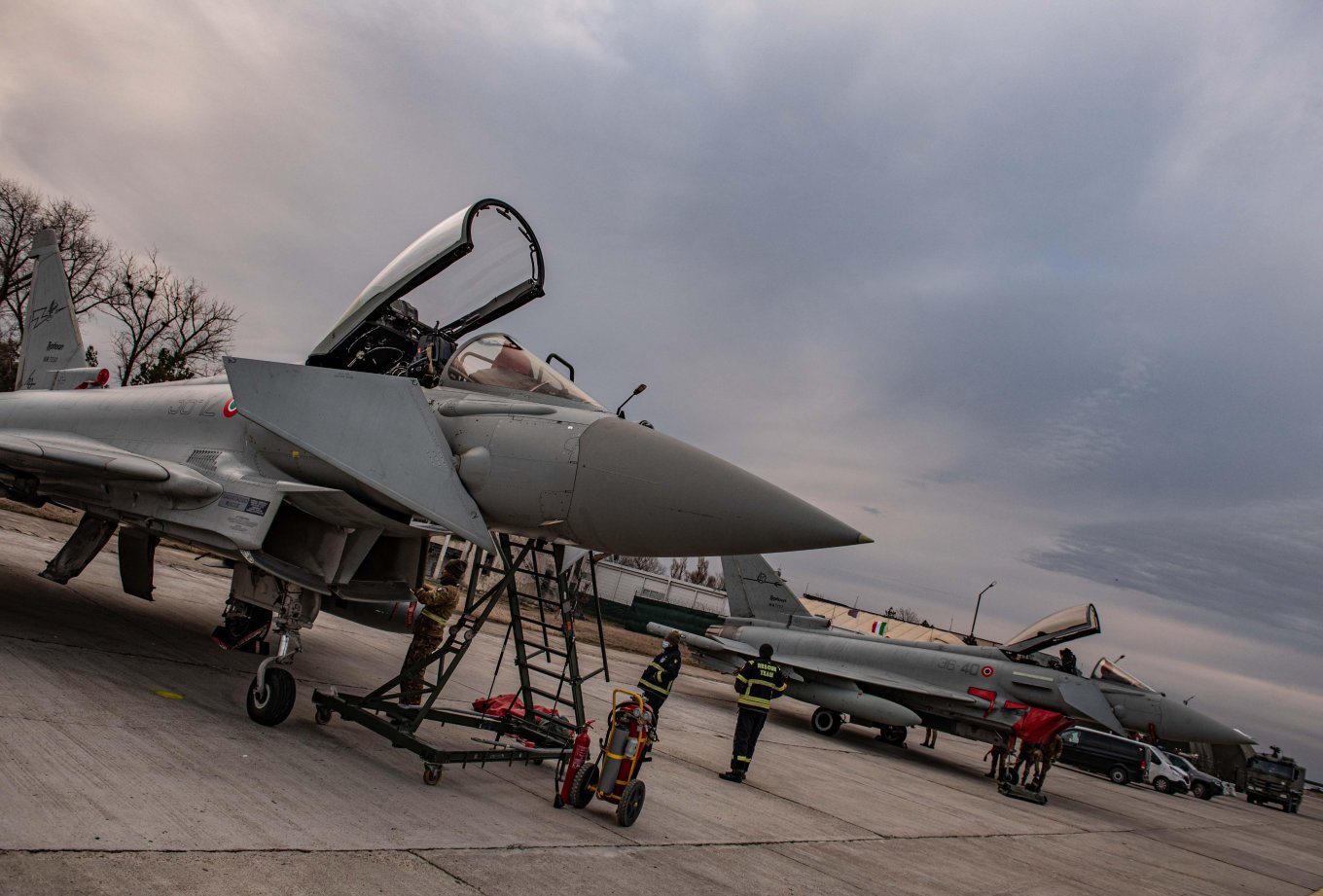 PEurofighter of the Italian Air Force in the parking lot, One of the NATO Countries is Ready to Give the Poles a Eurofighter instead of the MiG-29 for Ukraine, But They Are Not Satisfied with This, Defense Express