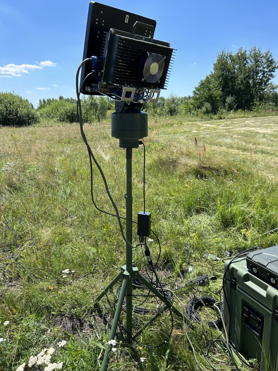 Defense Express / Veres-2 station deployed / New Veres-2 EW System Equips Ukrainian Units Against Enemy Bomber Drones