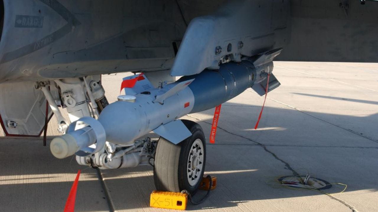 Paveway IV under wing / Defense Express / About Paveway IV Bombs Britain is Allegedly Planning to Supply Ukraine