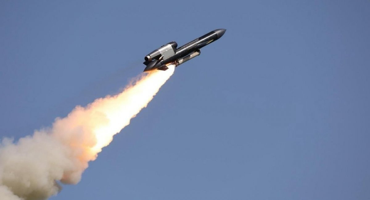Why is Avitek Plant Valuable to russians, Wich Was Hit by Ukrainian FP-5 Flamingo Missiles, Ukrainian FP-5 Flamingo cruise missile just after launch