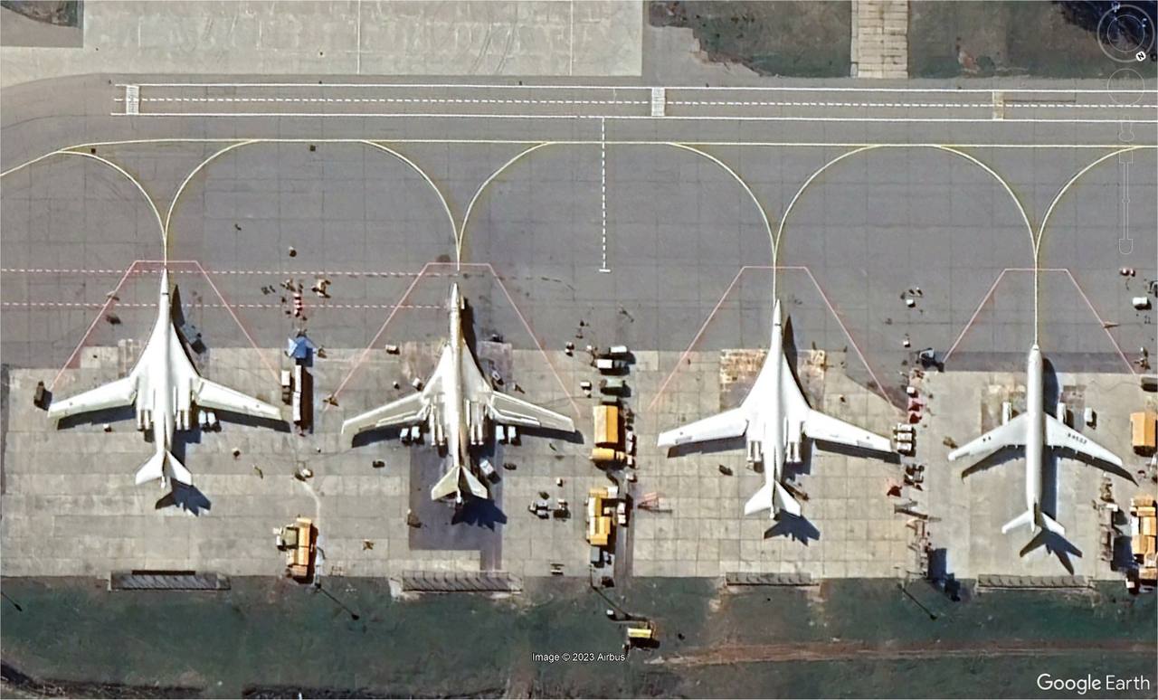 Tu-160 and Tu-214 at KAPO apron, May 2023
