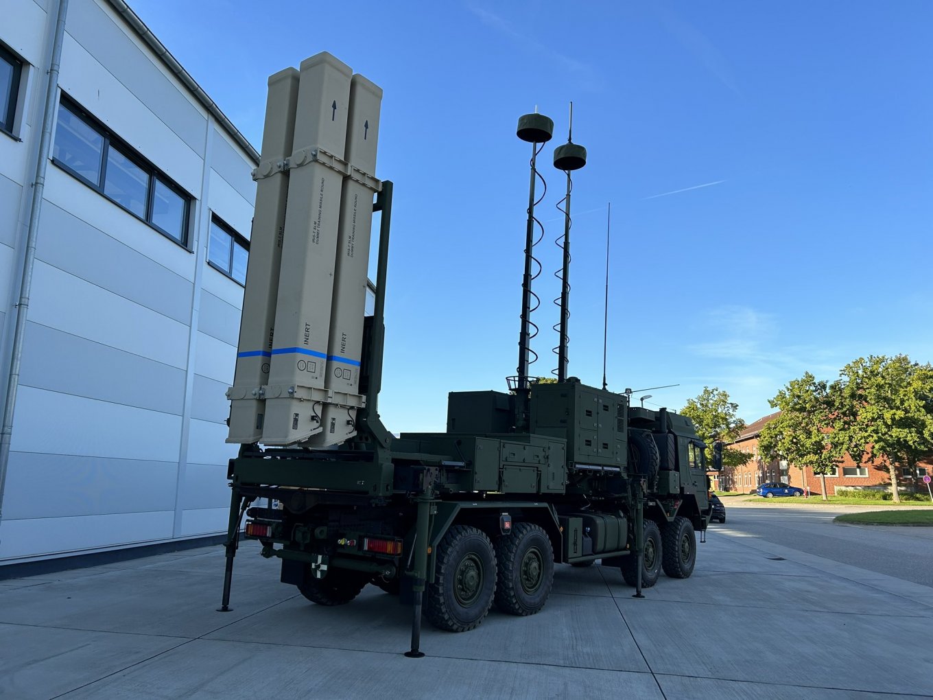 IRIS-T SLM launcher / Defense Express / Substantial Aid Delivered to Ukraine, With Tanks, IFVs, HIMARS and IRIS-T Systems from Germany