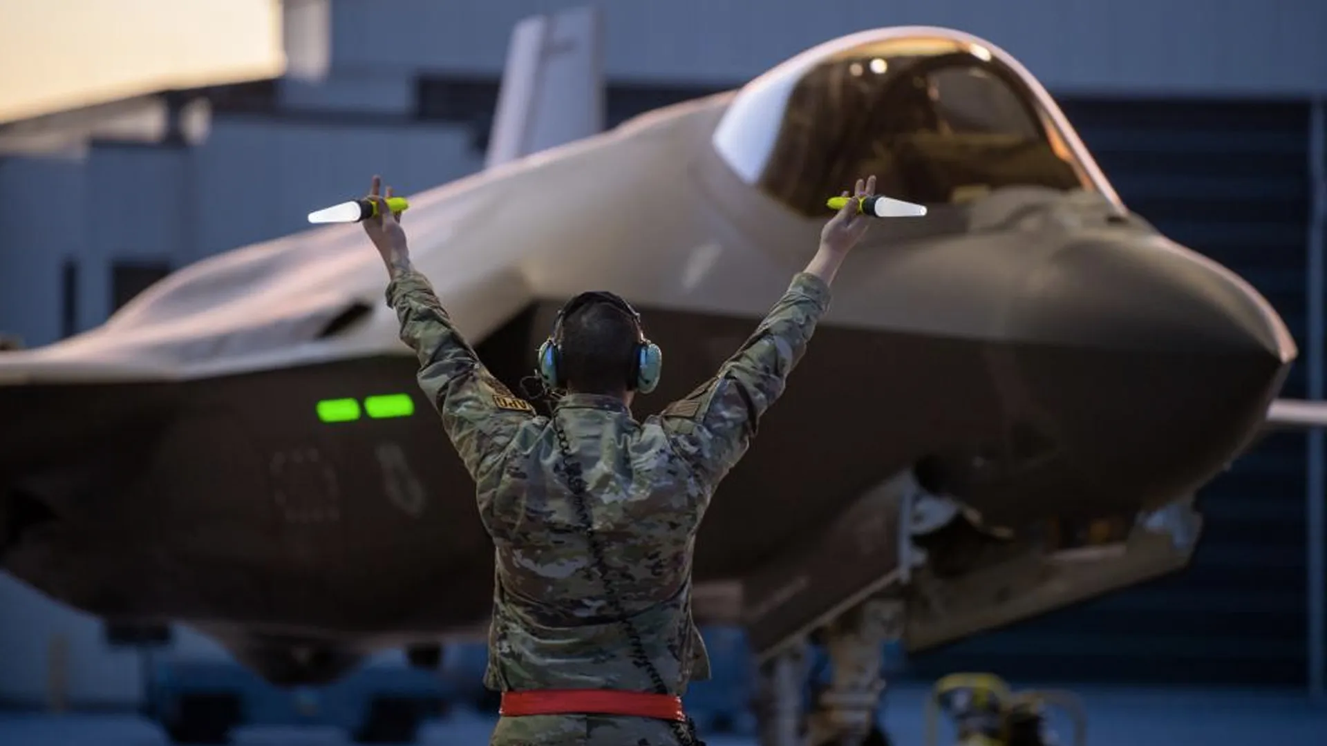 F-35 pre-flight preparations