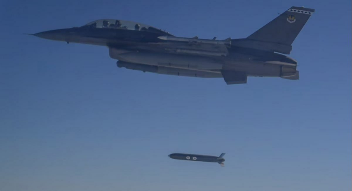 Test launch of the AGM-188A Rusty Dagger cruise missile from the F-16 jet in the U.S. Defense Express Defense Express' Weekly Review: How Pakistan's J-10CE Downed Rafales, Why russian Jet UAV Flew Across Romania, ERAM Missiles Surprise Moscow