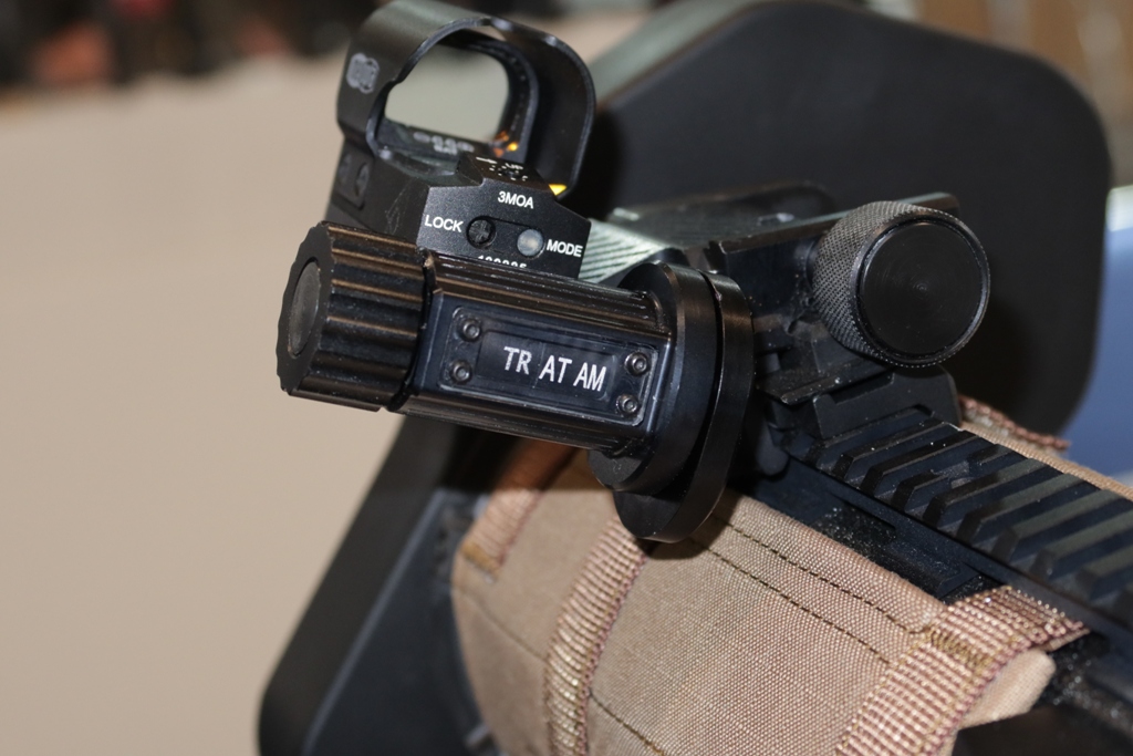 Spain Reveals Its New Generation Grenade Launcher: Hispano MPV, Hispano MPW's collimator sight in close-up look