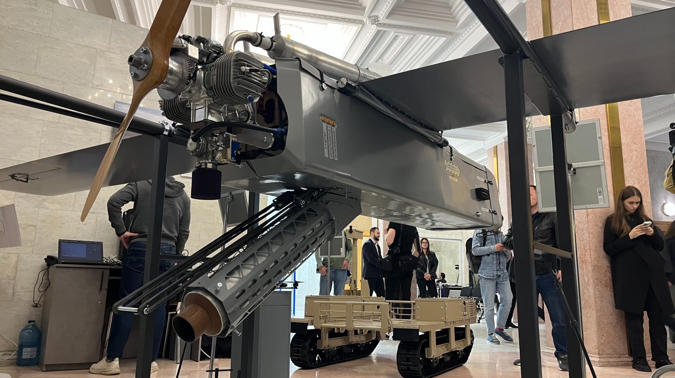 FP-1 during the presentation / Defense Express / Ukraine's FP-1 OWA Drone is Cheaper Than Shahed, and is Now Produced Just as Fast: Here's Why