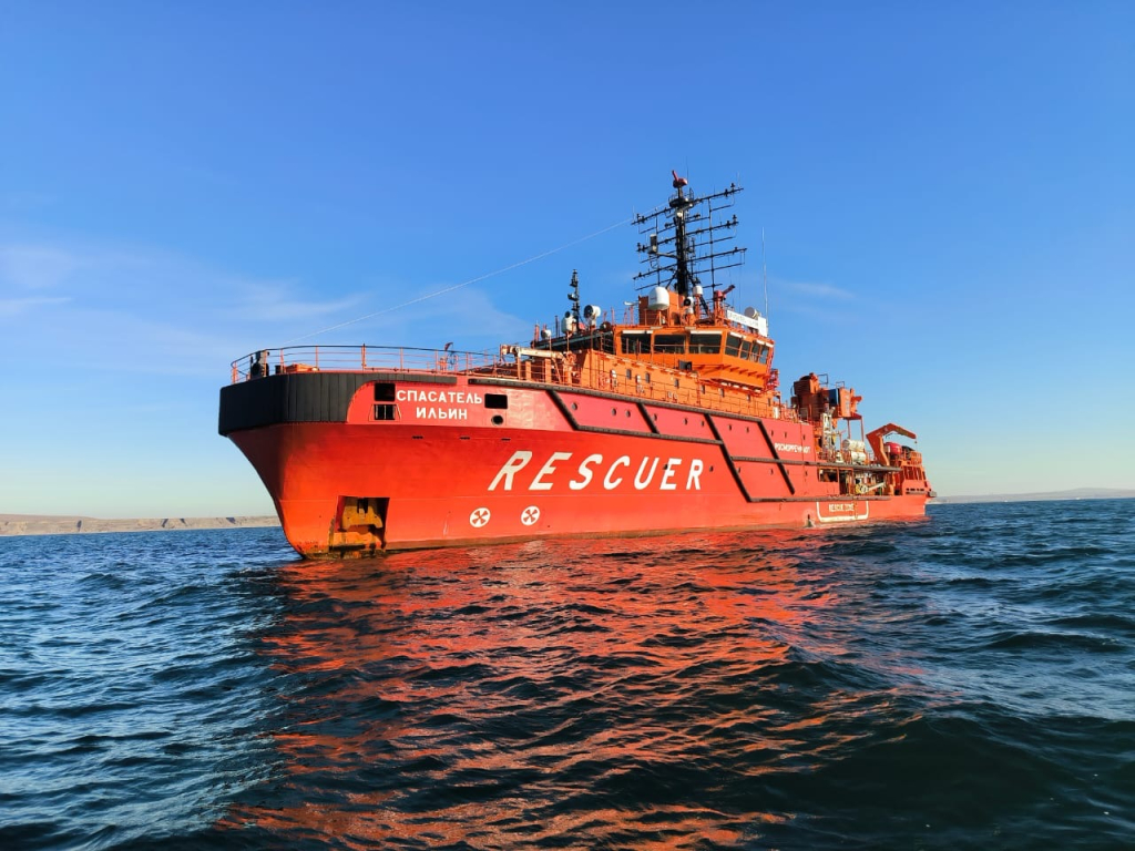 russian MPSV07 Vessel Violating the Law of War Struck by Ukrainian Drones (Video), Defense Express