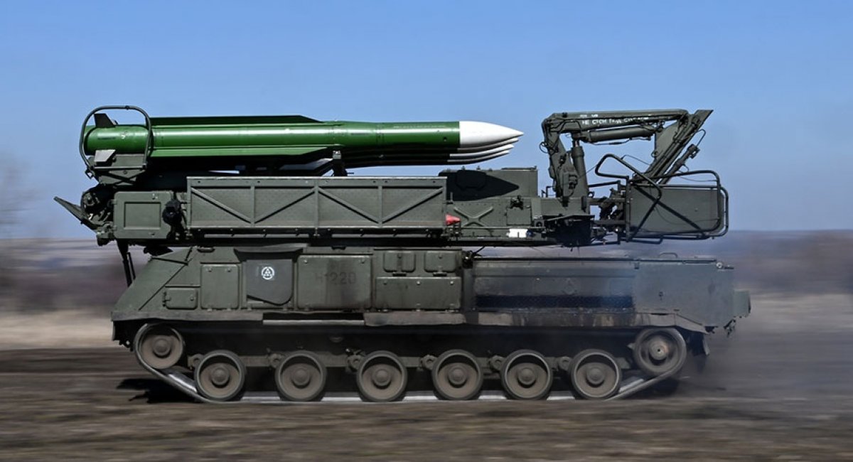 Buk mobiel surface-to-air missile system / Defense Express / Dilemma: russia Lacks Tor and Pantsir Systems on Frontline But Also Needs Them to Cover ICBMs