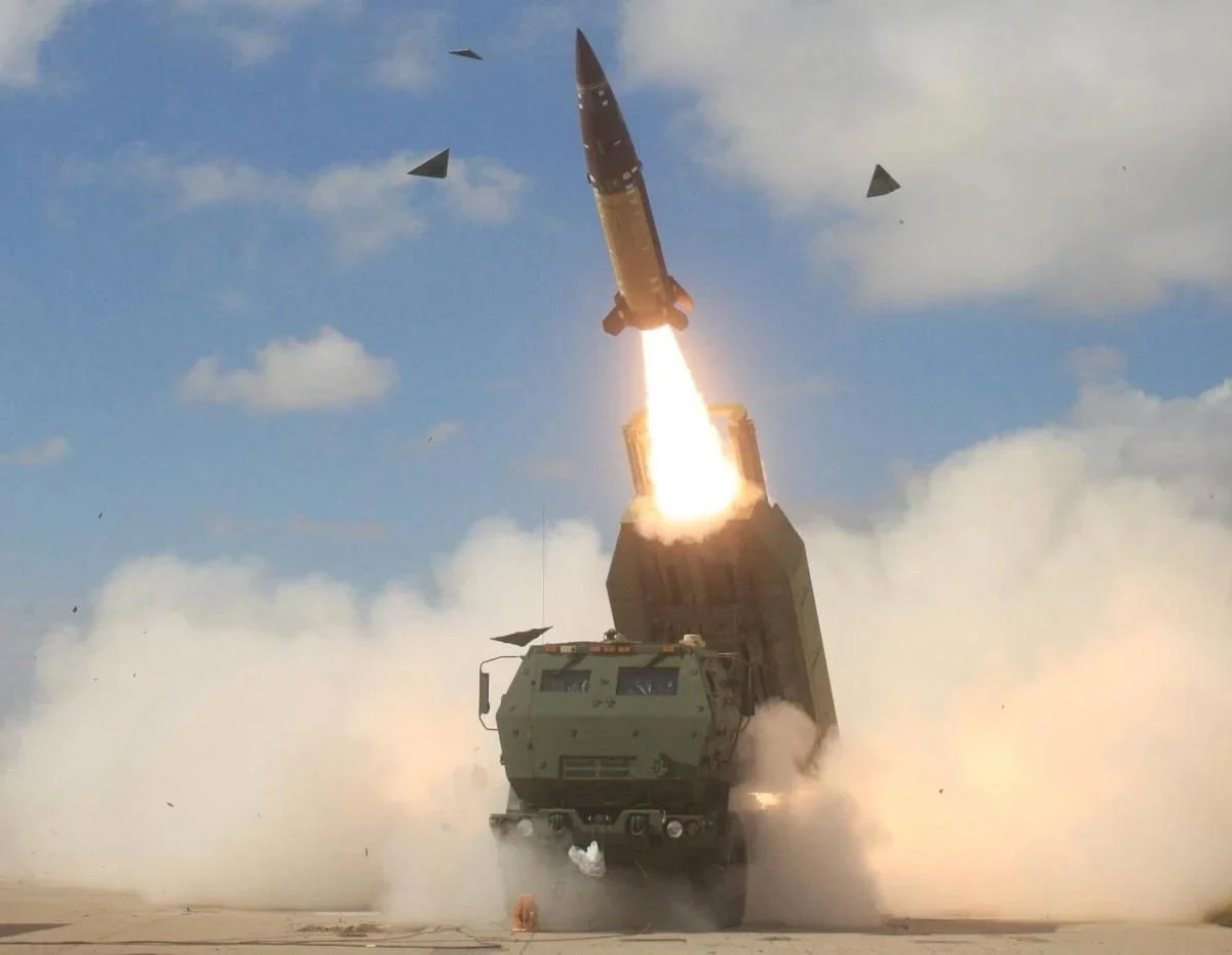 HIMARS MLRS with ATACMS missile