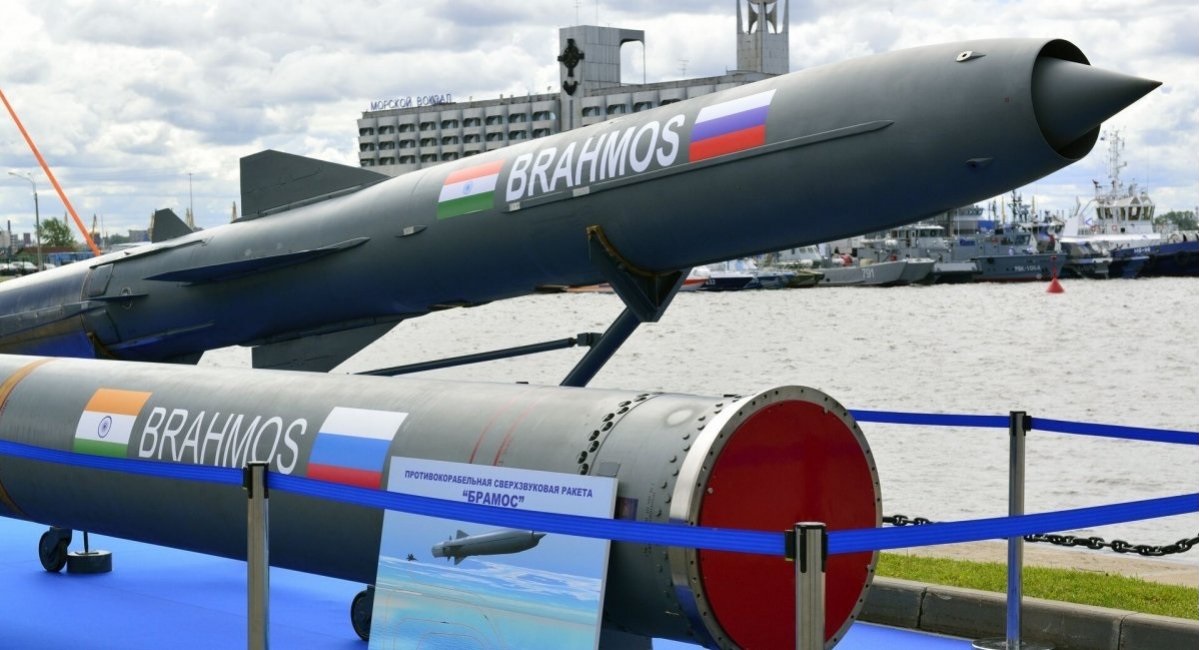 BrahMos anti-ship cruise missile of russian-Indian production / Defense Express / India Boots russia Out of Su-30 Modernization Program: Either a Backstab or an Elaborate Cover-Up