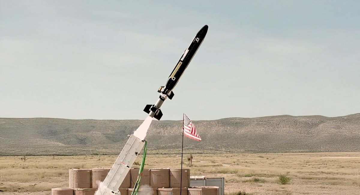 Anduril Barracuda-500 during a ground launch (image artificially widened) / Open source image