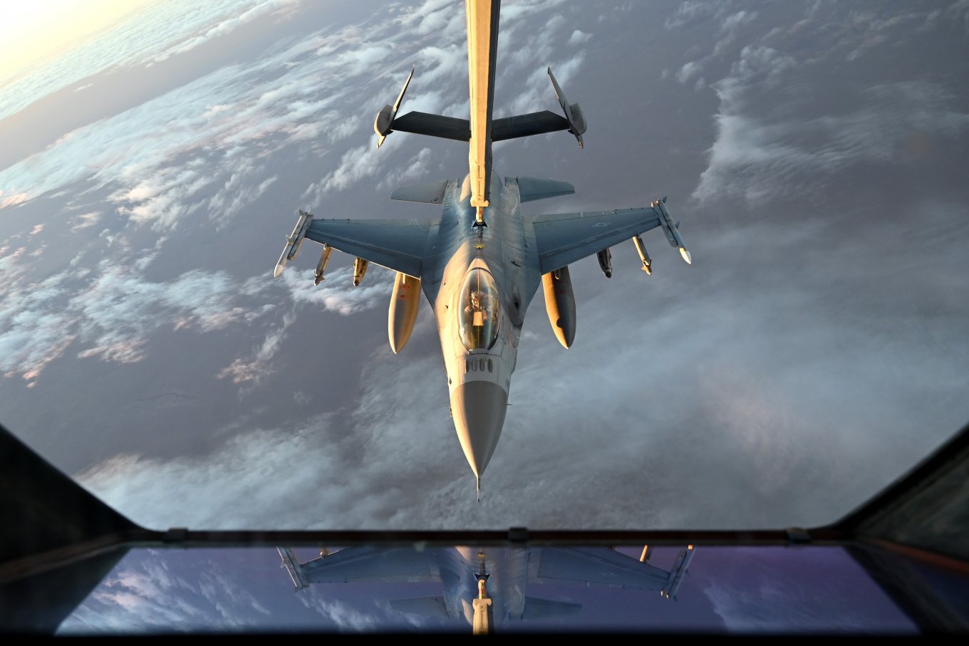F-16 in-flight refueling, U.S. Air Force