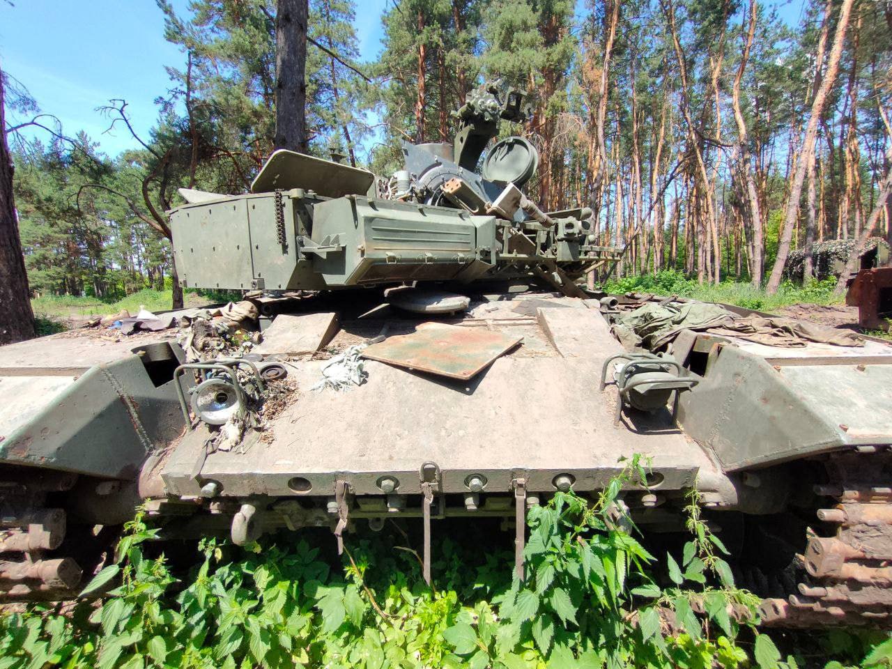 Damaged T-90M A Photo of the Latest russian T-90M Proryv tank Disassembled for Spare Parts Appeared on the Network, Proryv tank of the russian army, which became a donor of spare parts, July 2023, Defense Express