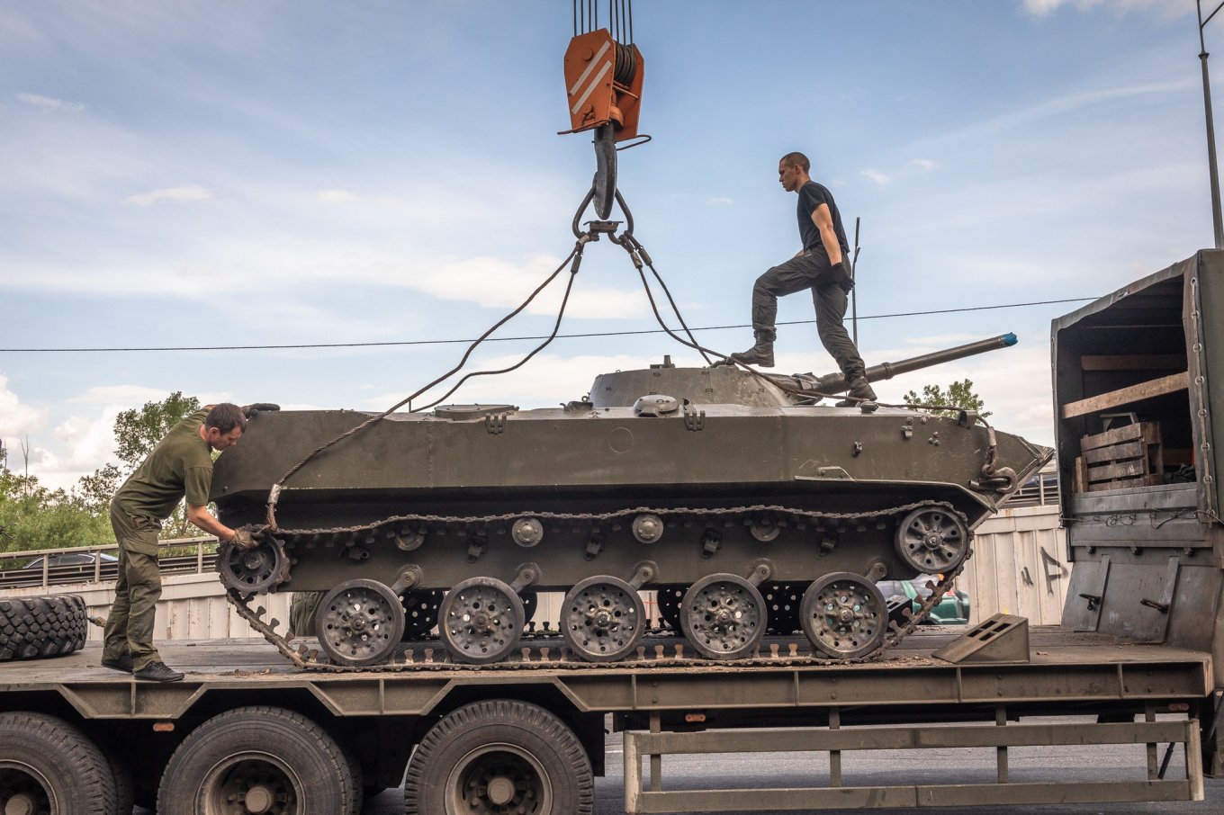 Museum Armored Vehicles Were Used to Protect Kyiv, Defense Express, war in Ukraine, Russian-Ukrainian war