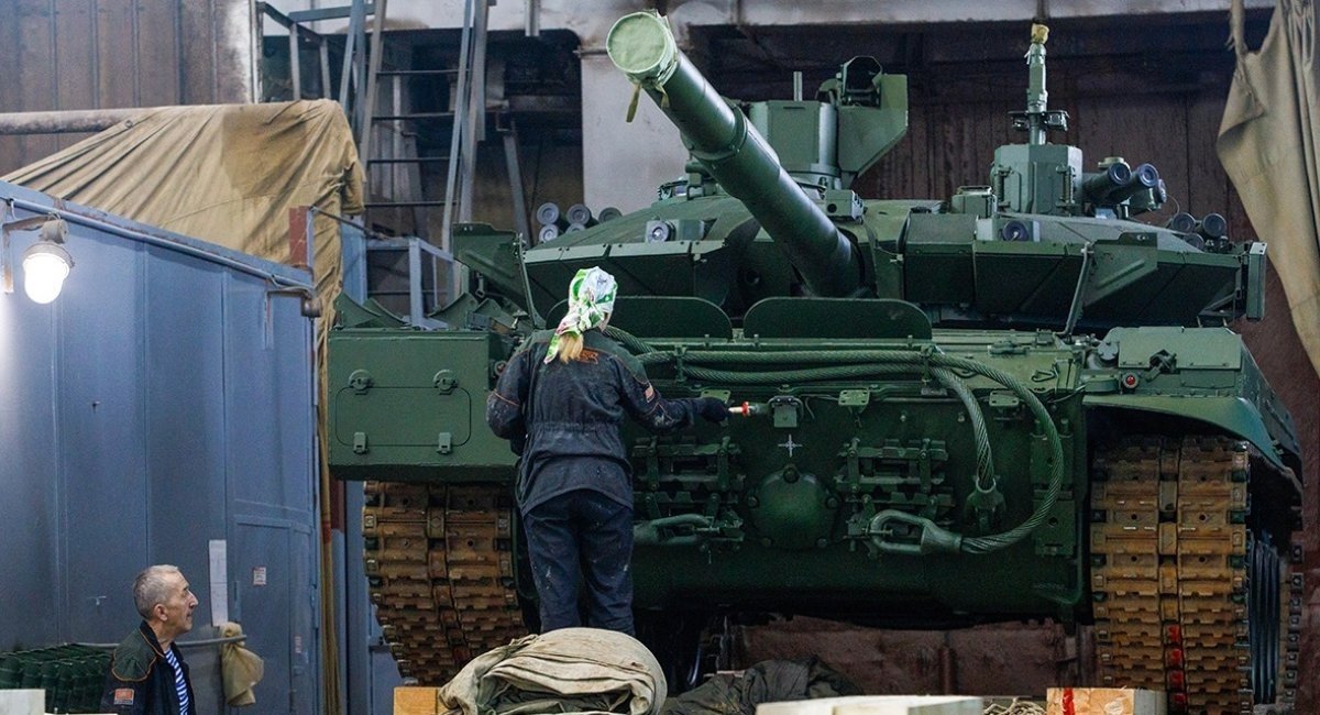 The T-90M being painted, the / Illustrative photo from open sources