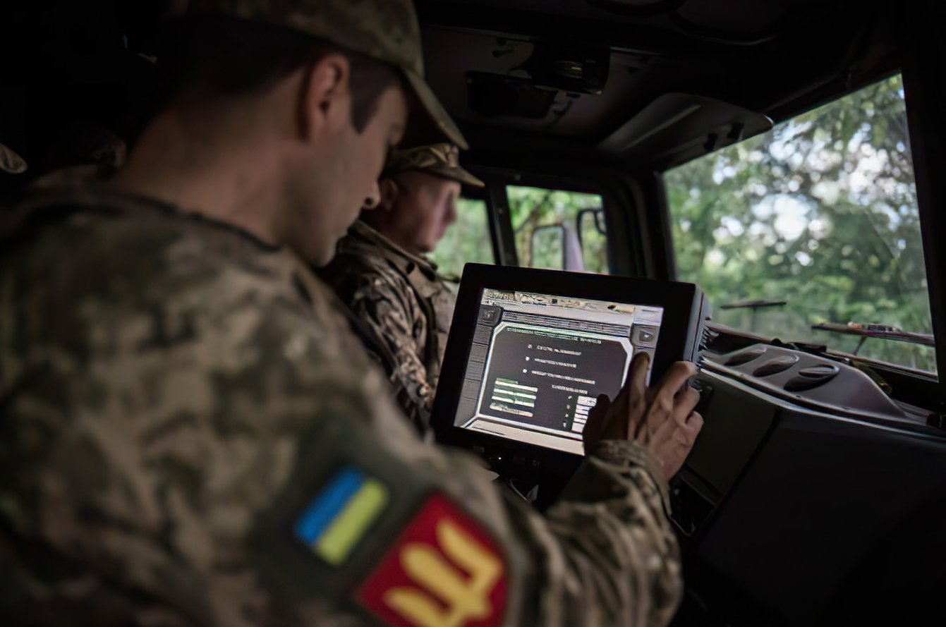 The look from inside a Caesar cabin / Defense Express / France Revealed CAESAR Losses in Ukraine and Its Performance Compared to PzH2000 and Archer