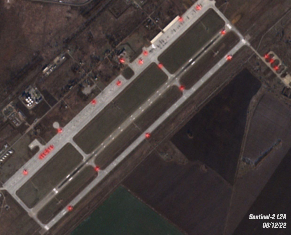 Satellite image of the Engels air base from December 8, with all aircraft highlighted