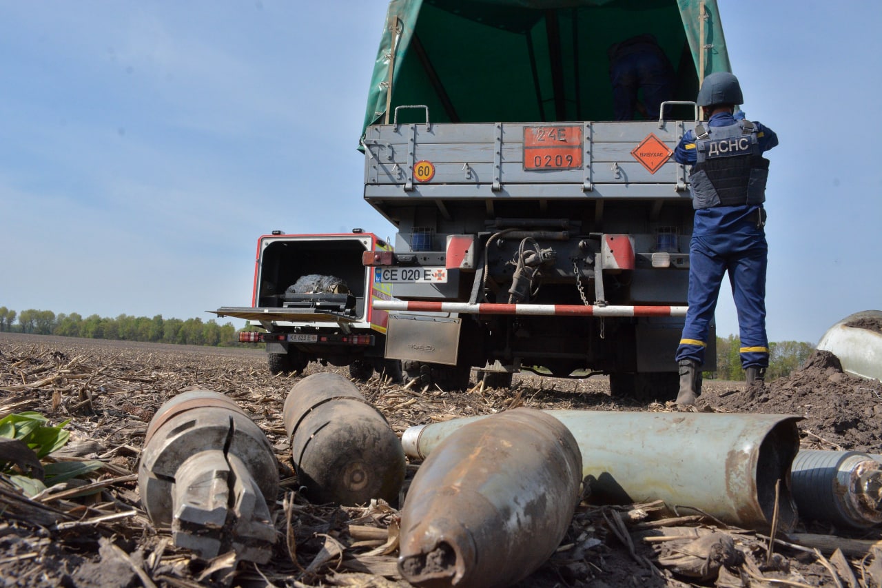 Defense Express / Ukrainian pyrotechnicians on duty / Canada Provides $50 Million in Small Arms and Ammunition for Ukraine