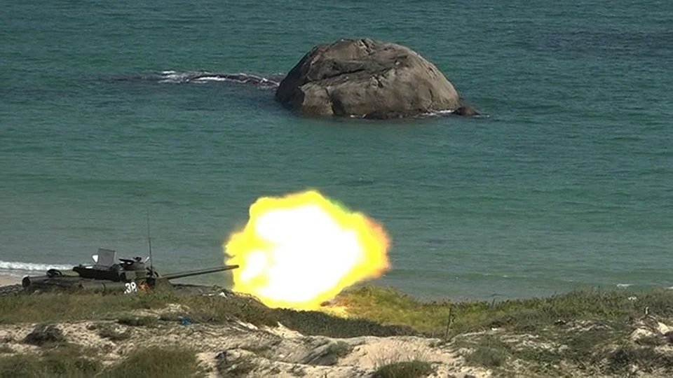 Vietnamese SU-100 during the coastal defense drills, September 2022