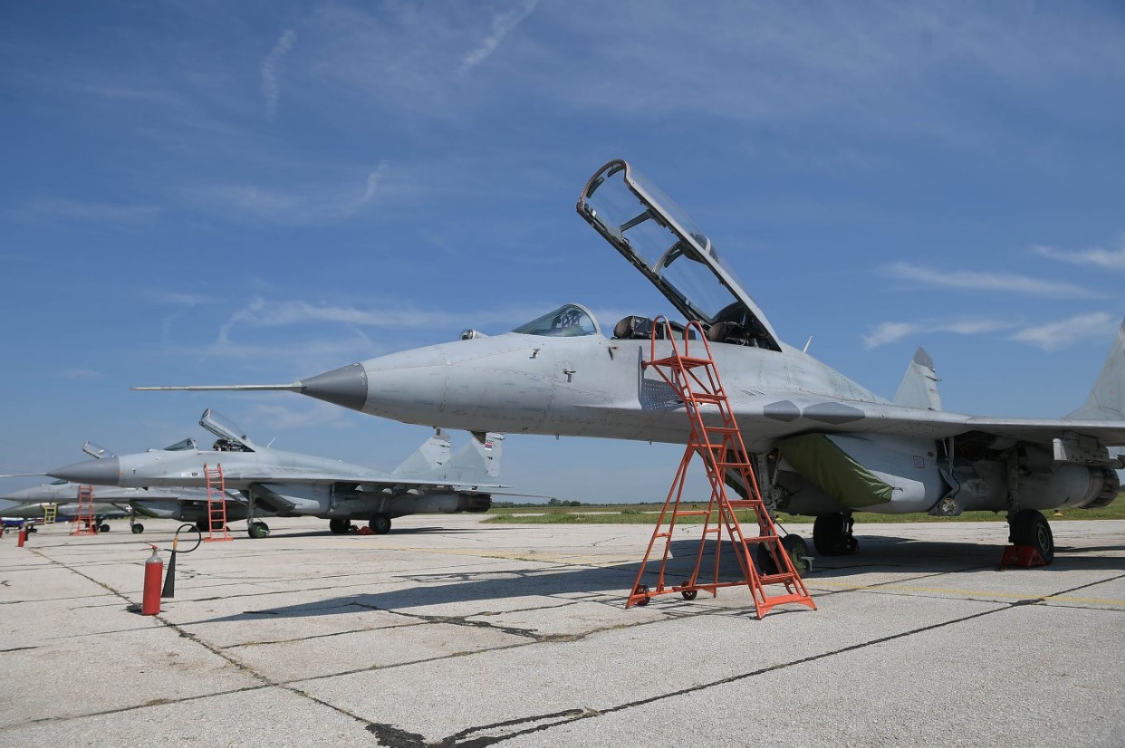 Serbian MiG-29 fighter jets / Defense Express / News About Serbia Preparing to Give MiG-29s to Ukraine Unraveled, Hinting at russian Origins