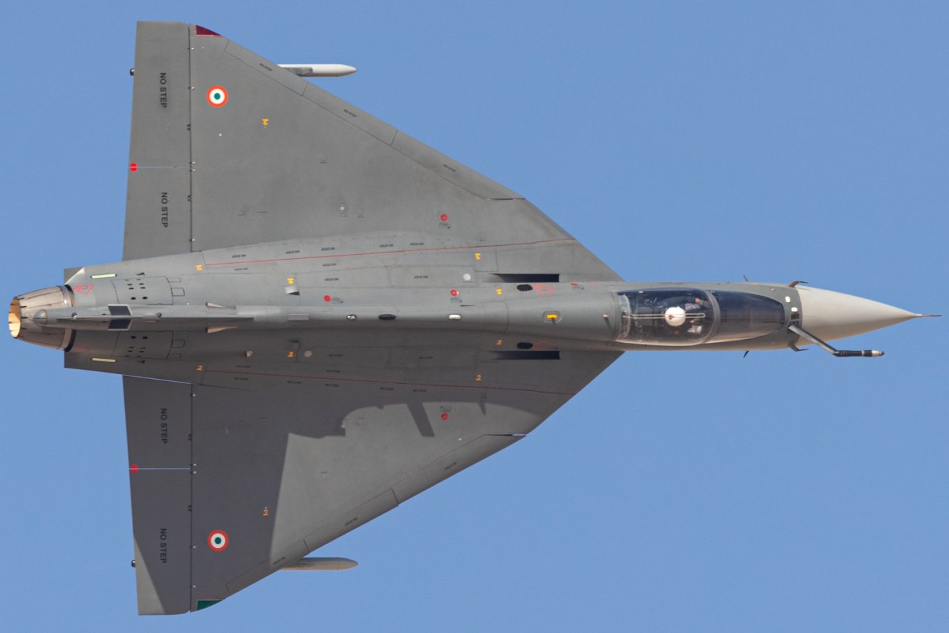 Defence Express / Indian Tejas multirole light jet / Photo credit: ww2aircraft.net