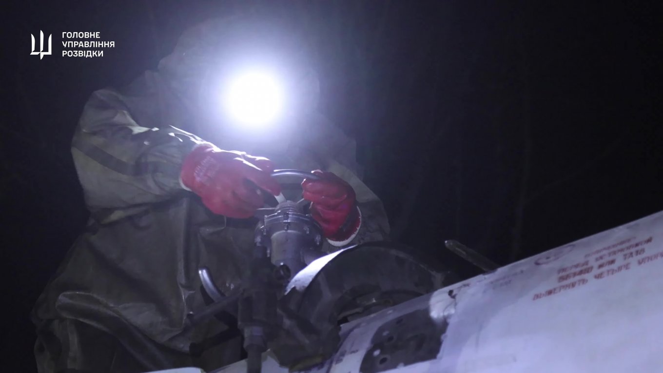 Defense Express / First Detailed Video of Ukraine Using S-200 Air Defense Missile, Credited For Tu-22M3, A-50 Downings / Defense Intelligence of Ukraine