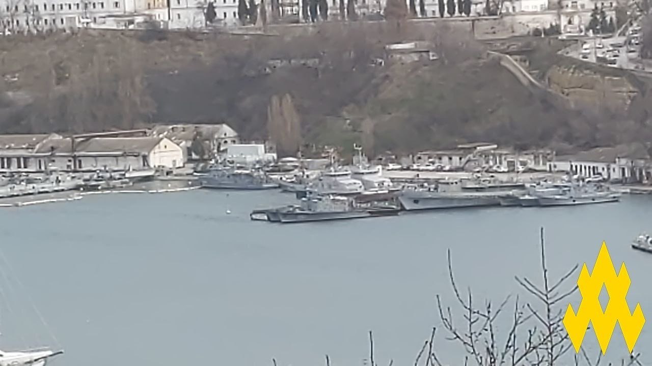 russian Occupiers Constantly Change Location of Black Sea Fleet Ships, Fearing Next Strike by Ukrainian Forces, Defense Express