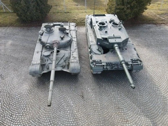 Czech T-72M1 and Leopard 2A4 tanks