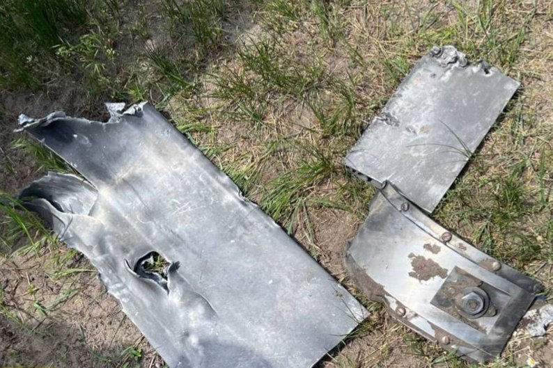 Fragments of a UMPK-PD remaining after a russian airstrike on Vasyshcheve and Bezliudivka on May 31, 2025 / Defense Express / UMPK-PD: What's Known About New russian Glide Bomb of 95 km Range