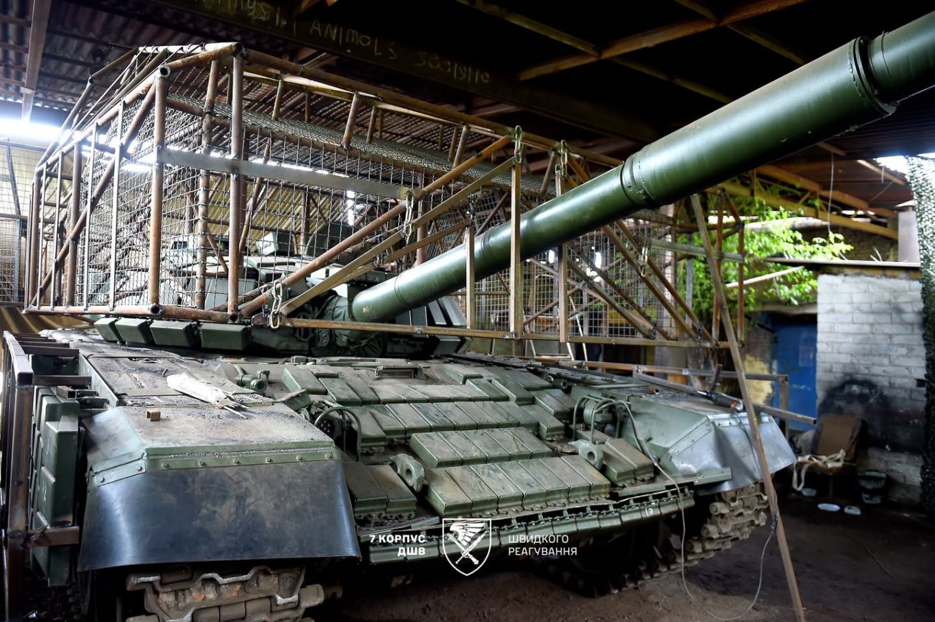 russian T-72 main battle tank Defense Express Captured Without a Shot: Ukrainian Troops Return russian T-72 to Combat (Photos)