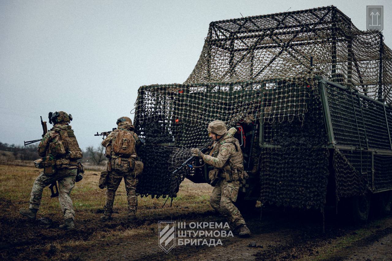 How Ukraine Adapted Latvian-Supplied Patria 6x6 APCs to Improve Protection Against Drone Threats, Defense Express