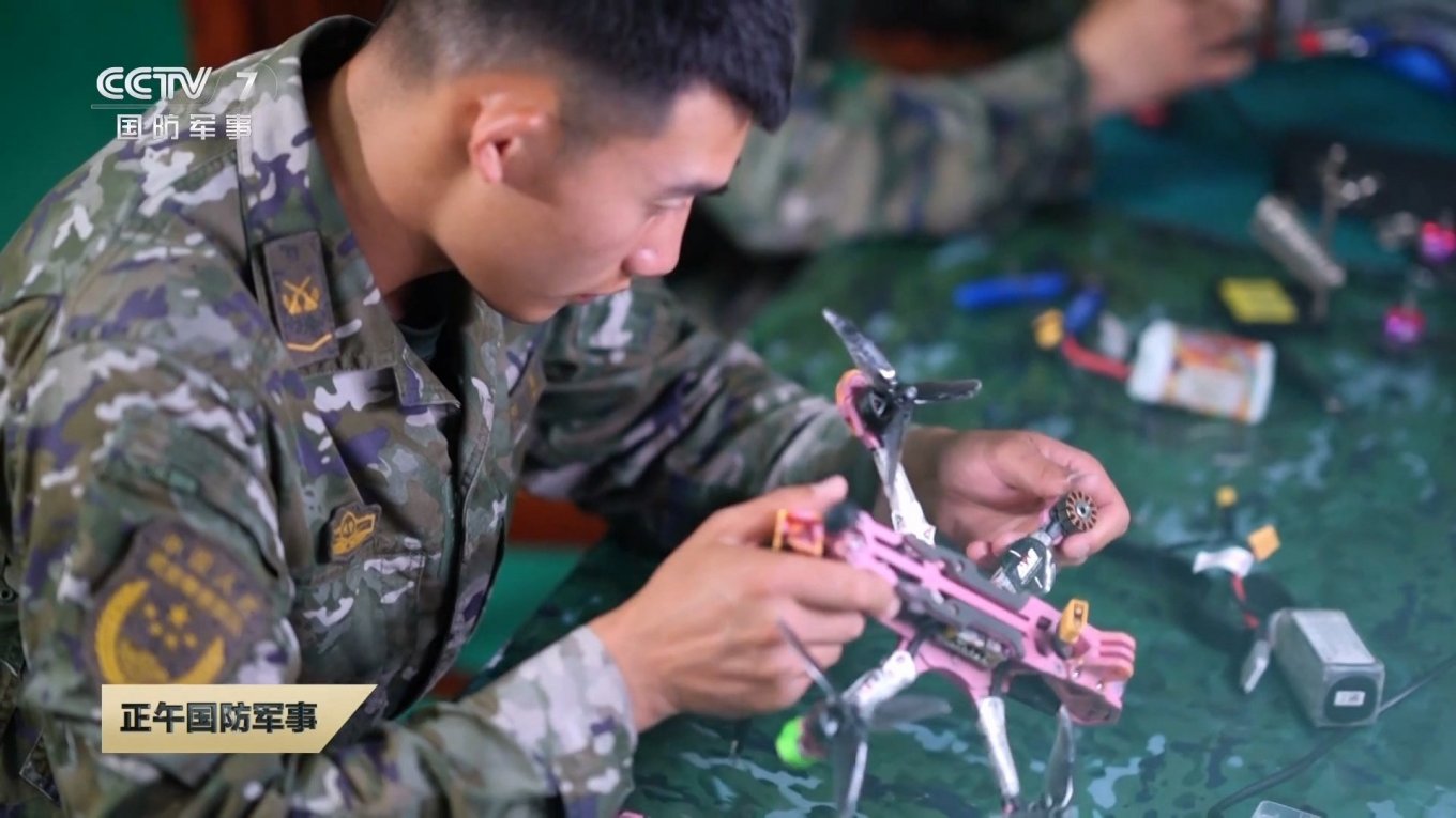 Chinese military work on FPV drones / Open source photo