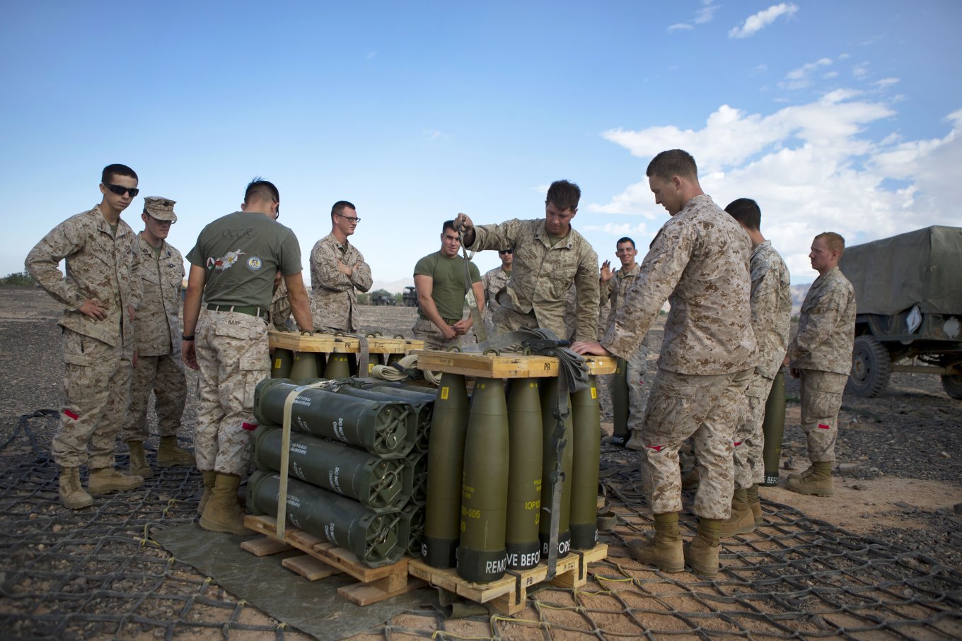 Defense Express / US marines unloading a batch of M777 rounds / Canada Provides $50 Million in Small Arms and Ammunition for Ukraine