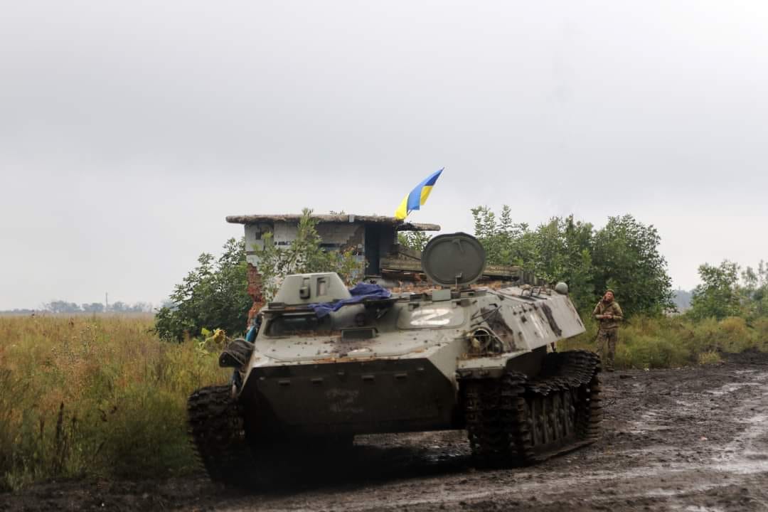 russia's MT-LB vehicle captured by Ukraine's troops in the vicinity of Izium, Kharkiv region, Defense Express