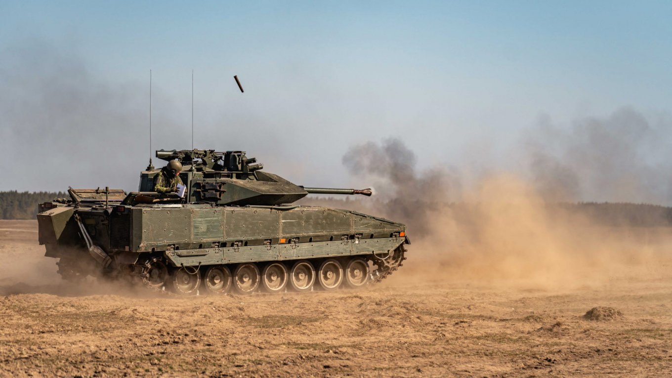 Ukrainian Forces Have the World's Top IFVs, but Which Performs Better: an Interesting Comparison of M2 Bradley and CV90, Defense Express