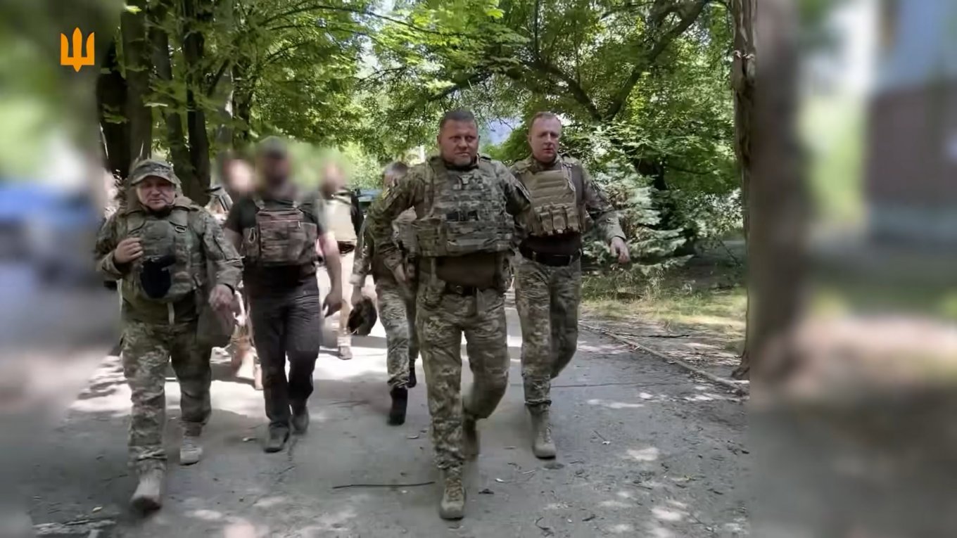 Ukraine’s Armed Forces' CinC Inspected Troops on Most Difficult Directions of russia-Ukraine War Frontline, Defense Express