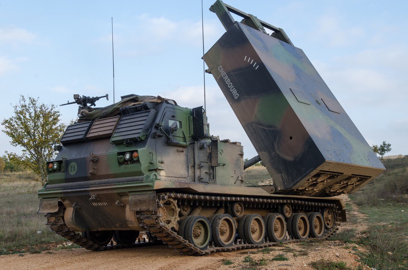 M270 Lance Roquette Unitaire (LRU) of the French Army / Defense Express / Paris Calls Buying HIMARS Risky, Considers Local Production of Korean K239 Chunmoo or Indian Pinaka