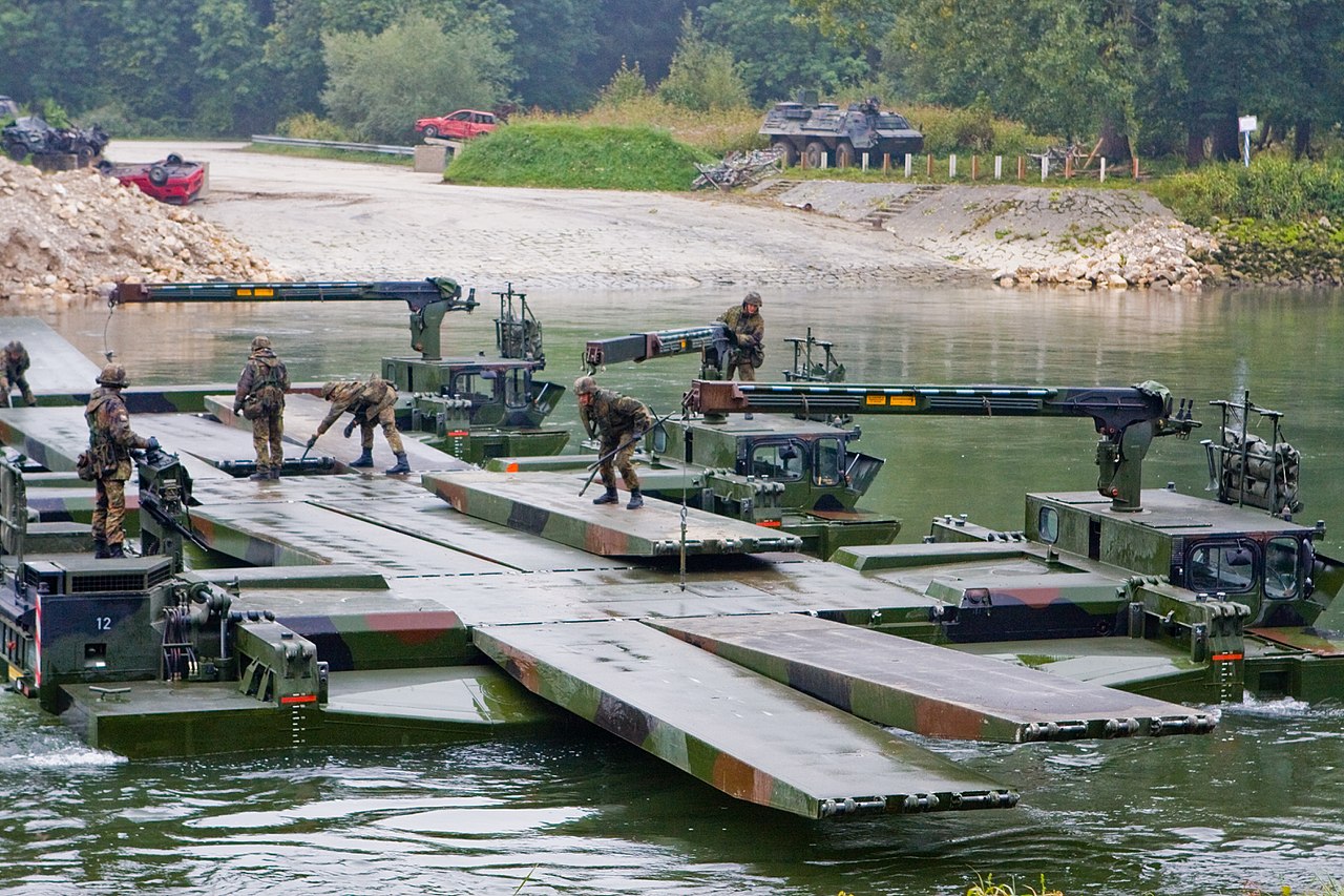 How Ukraine Could Benefit from UK, Germany Purchase of Amphibious Bridging Vehicles to Replace Old M3 Amphibious Rigs