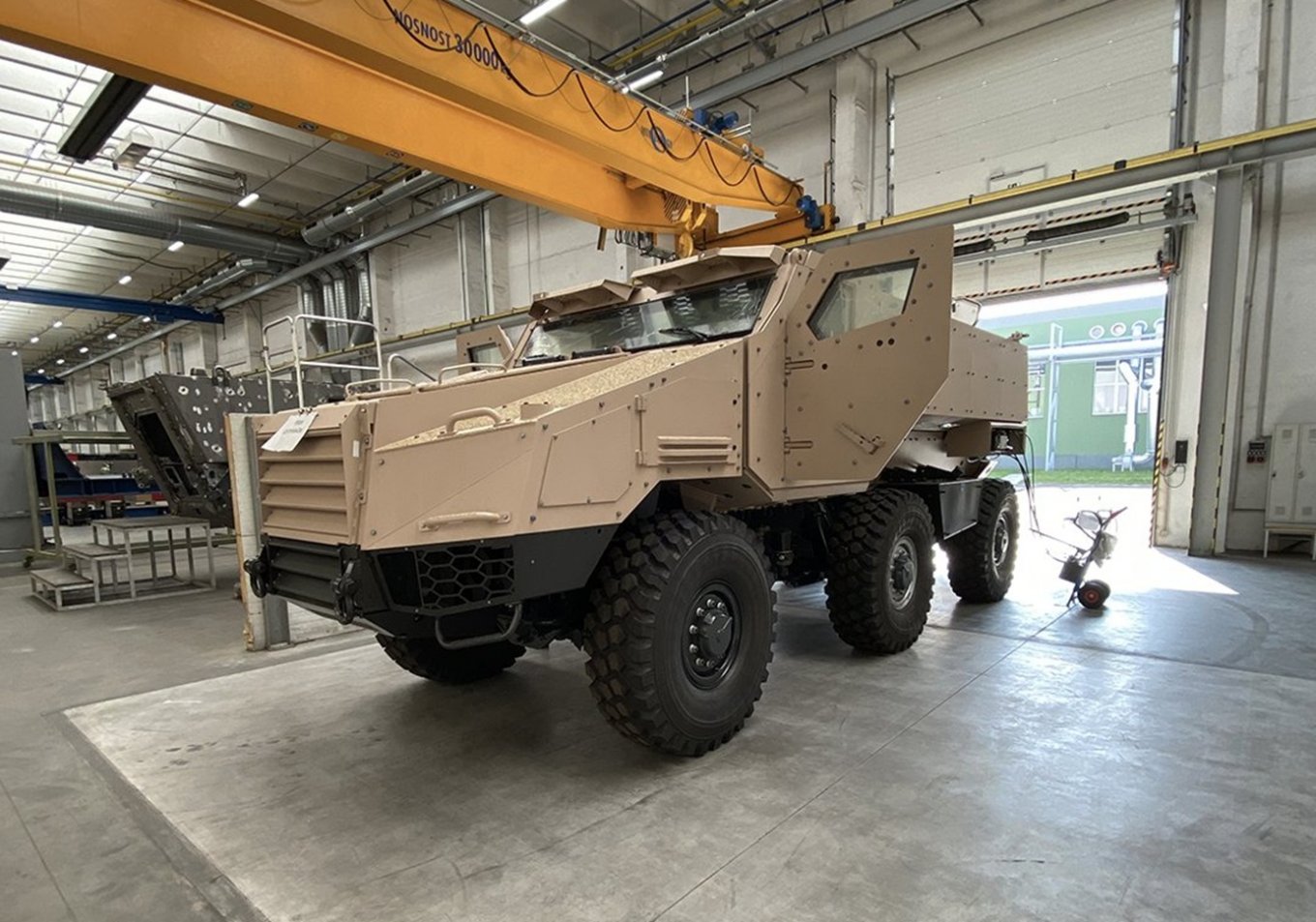 Titus armored car at the Nexter Systems factory / Defense Express / Czech Army Learns From Ukraine, Buys Modernized TITUS-Based Command Vehicle with Automated Control System