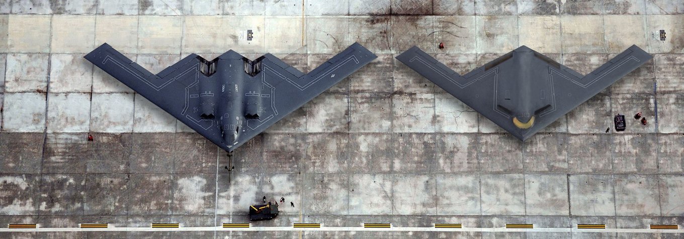 Comparison of B-2 and B-21