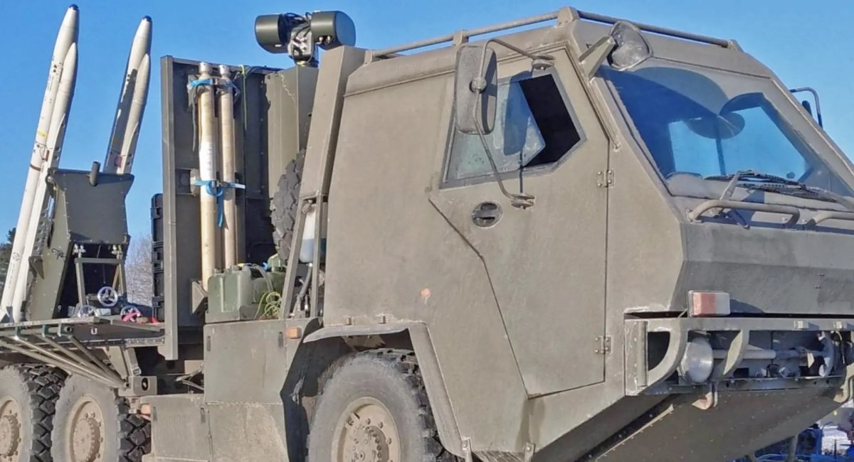 A custom AIM-132 ASRAAM launcher on SupaCat chassis from the United Kingdom / Defense Express / USA Created FrankenSAM for Ukraine, Now Wants Some for Itself, on Truck Chassis