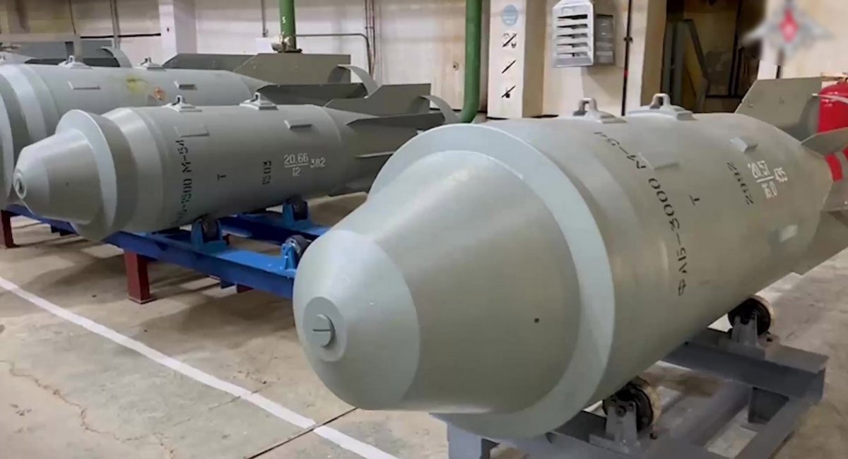 How Possible is to Turn 3-ton FAB-3000 Dumb Superbomb into a Smart Glide  Munition and Which Aircraft can Lift It | Defense Express