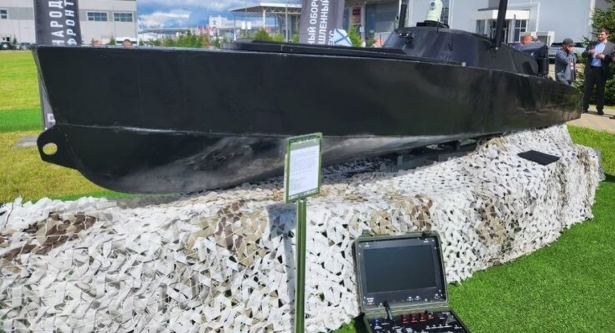 russian Murena-300 surface drone with control equipment at the Armiya-2024 exhibition / Open-source photo