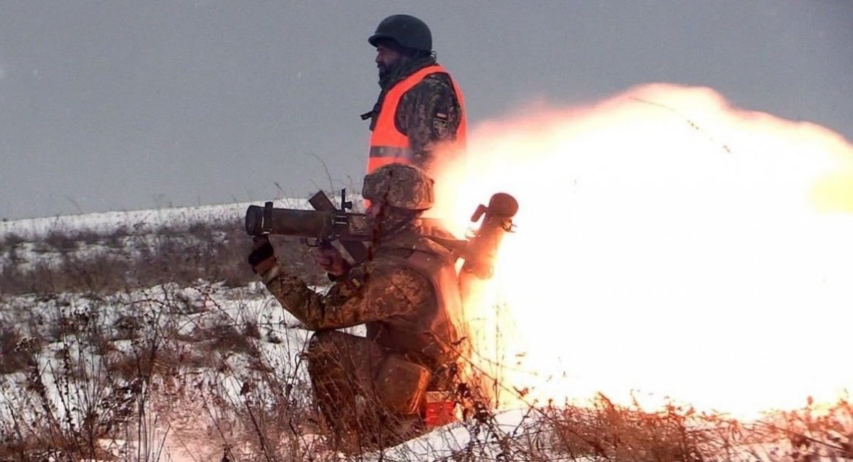 Ukrainian soldiers training to use RPV-16 flamethrowers, January 2022 / Archive photo